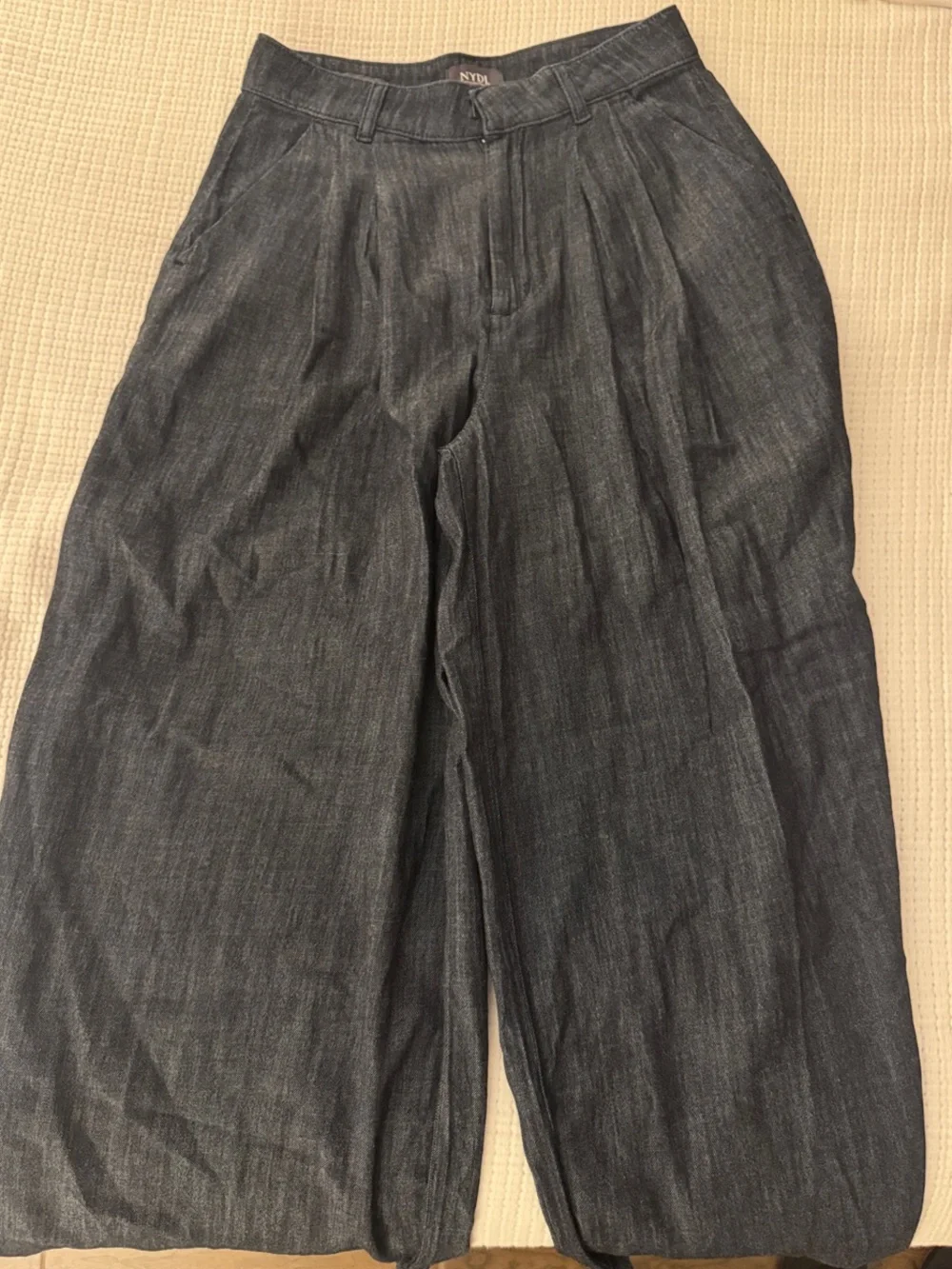 NYDJ woman’s Wide-Leg Pleated pants
